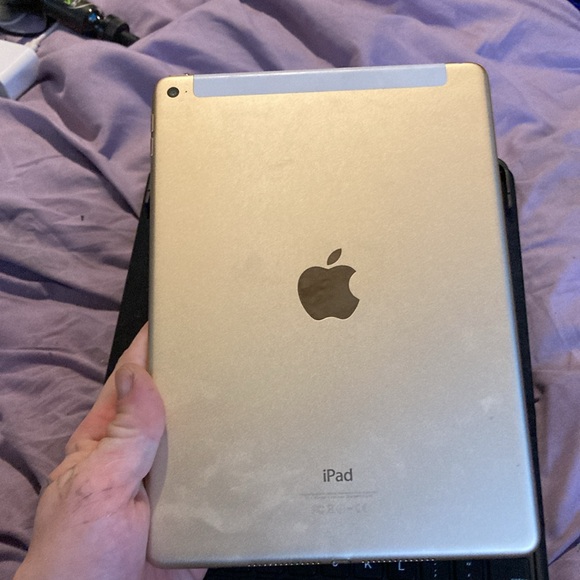 iPad Air 2 practically brand new - Picture 3 of 4